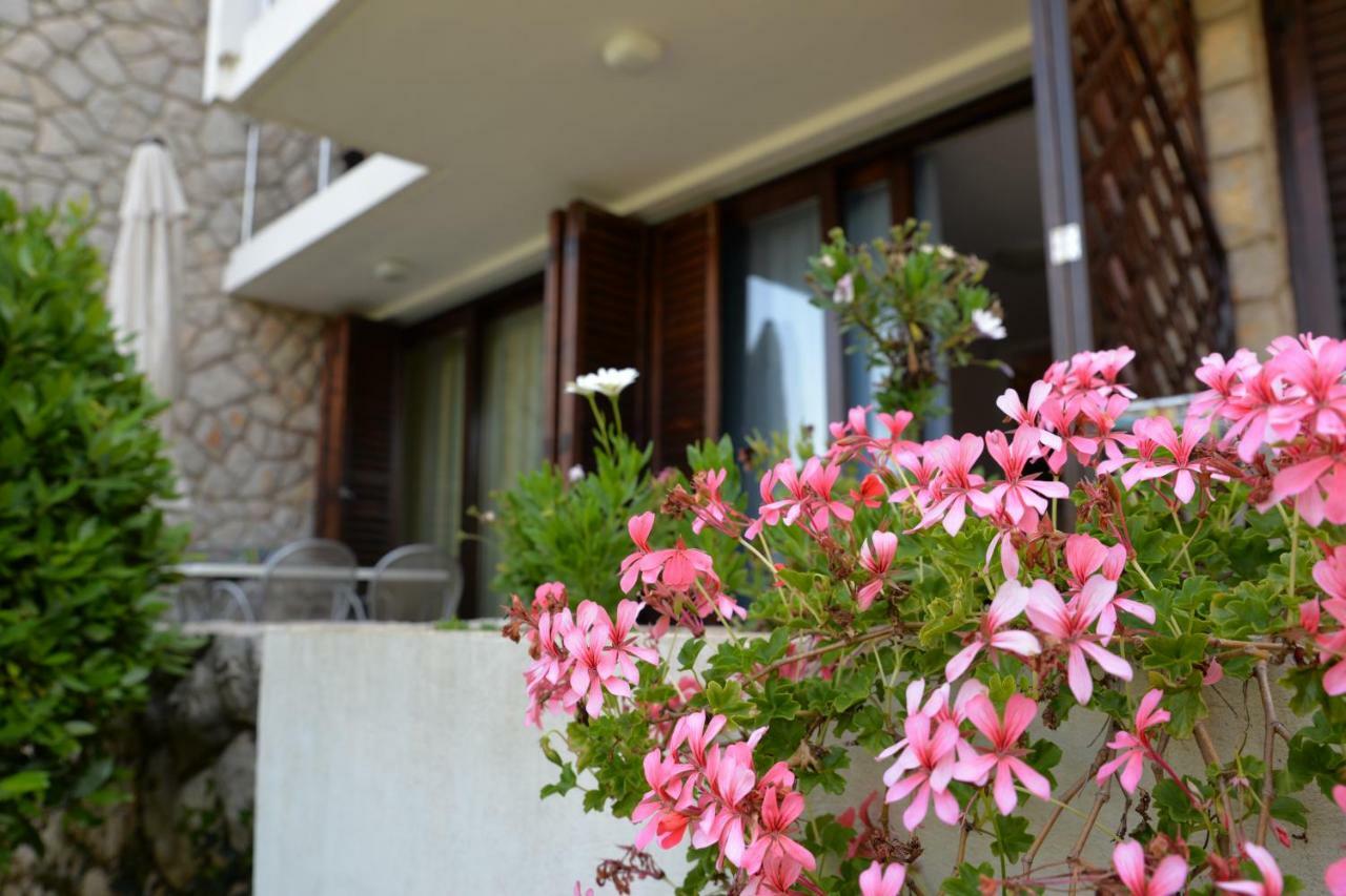Apartments Palma & Pino Cres Dış mekan fotoğraf
